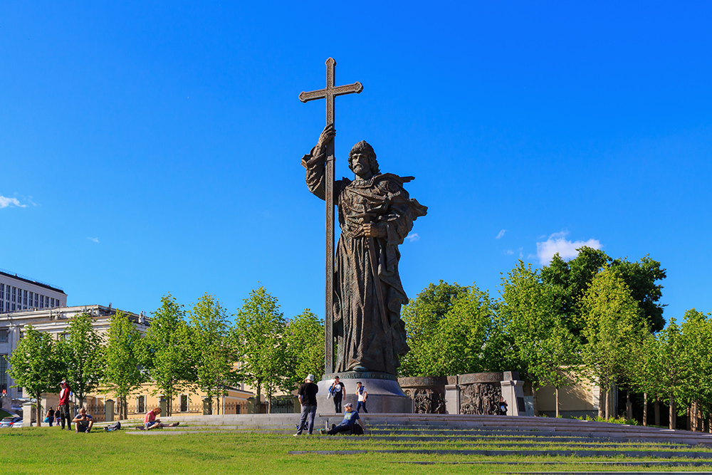Памятник Владимиру Великому на Боровицкой площади. Источник: Vladimir Zhupanenko / Shutterstock