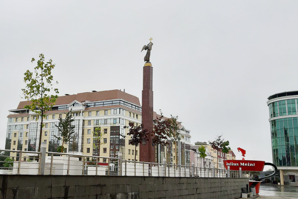 Монумент «Ангел-хранитель Града Креста» на Александровской площади