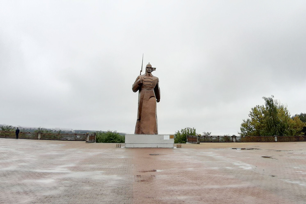 Памятник солдату-красногвардейцу