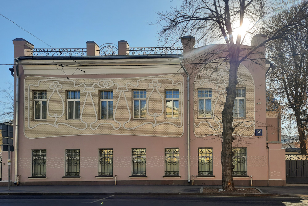 Особняк в стиле модерн расположен на улице Александра Солженицына, 36