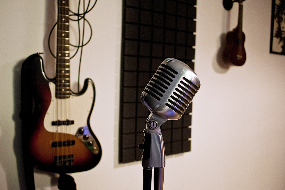 В студии Disgusting Men есть микрофоны на все случаи жизни: и подкаст записать, и концерт в прямом эфире показать