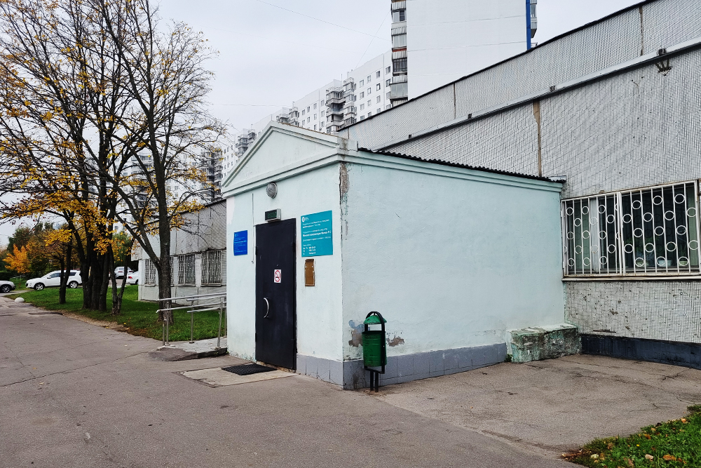 Женская консультация в Строгине. Снаружи это здание пугающей советской постройки, но изнутри выглядит получше