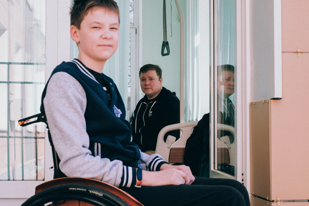 Фонд помог 13-летнему Андрею пройти реабилитацию для восстановления чувствительности тазового аппарата и ног. В 2020 году у парня произошло кровоизлияние спинного мозга