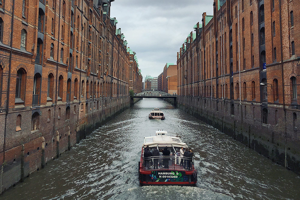 В межсезонье в Гамбурге каждый день идет дождь. По сравнению с ним Санкт‑Петербург — совсем не дождливый город