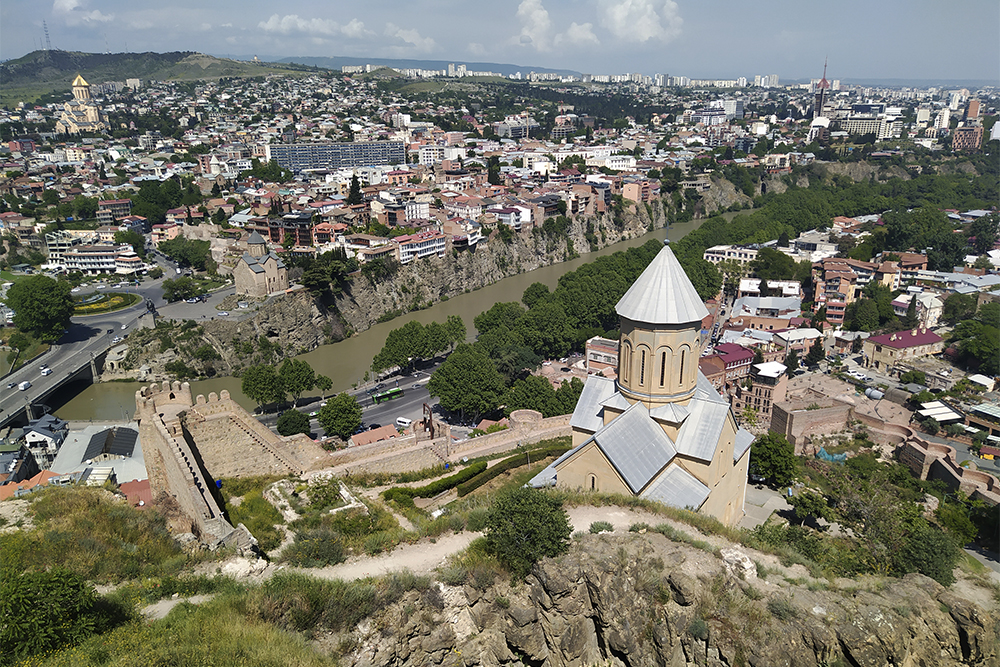 Нарикала — хорошая смотровая площадка. В Тбилиси есть и другие площадки с видом на город: Мтацминда, дворец царицы Дареджан, гора Кениси, верхний уровень парка «Ваке»
