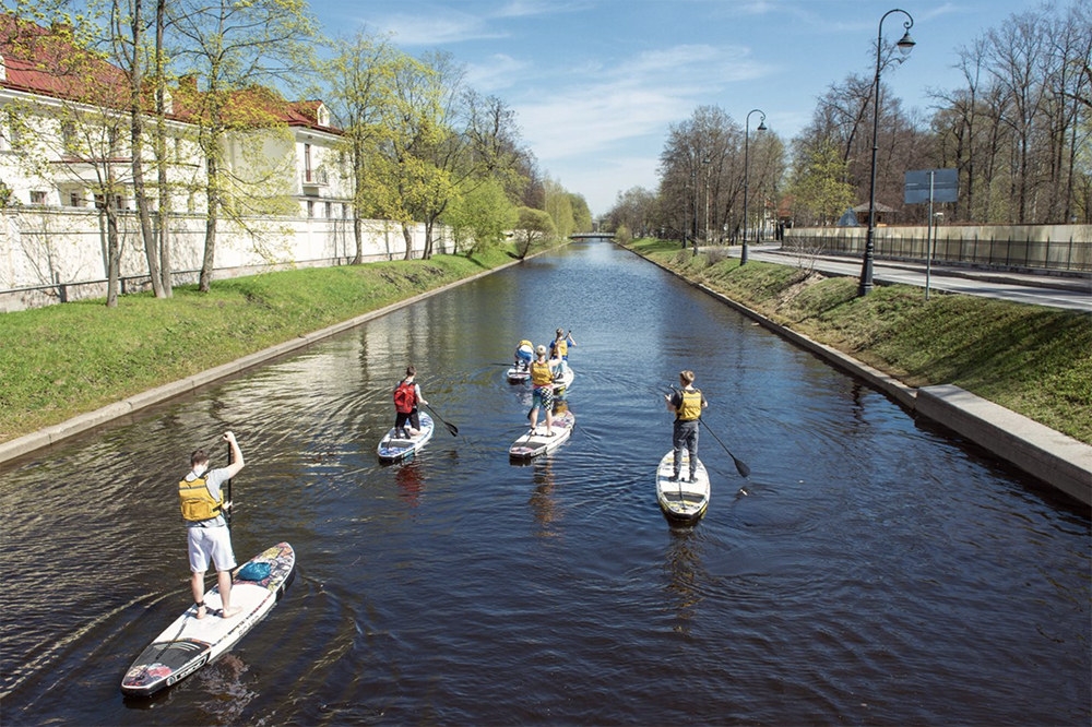 В каналах между островами спокойная вода — даже новичкам будет комфортно кататься. Источник: shaka-sup.ru