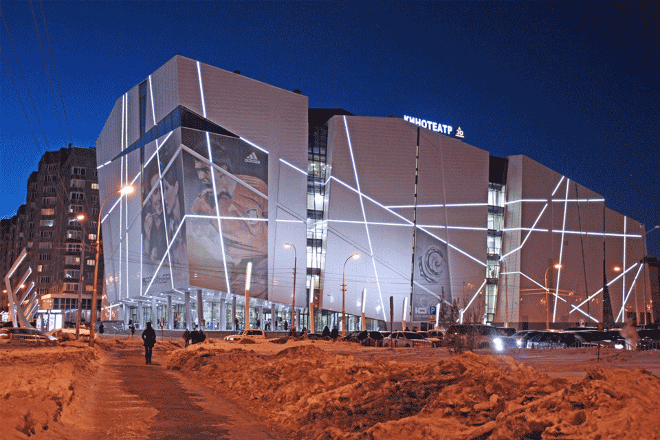 Торговый комплекс «Вершина», один из самых крупных в Сургуте