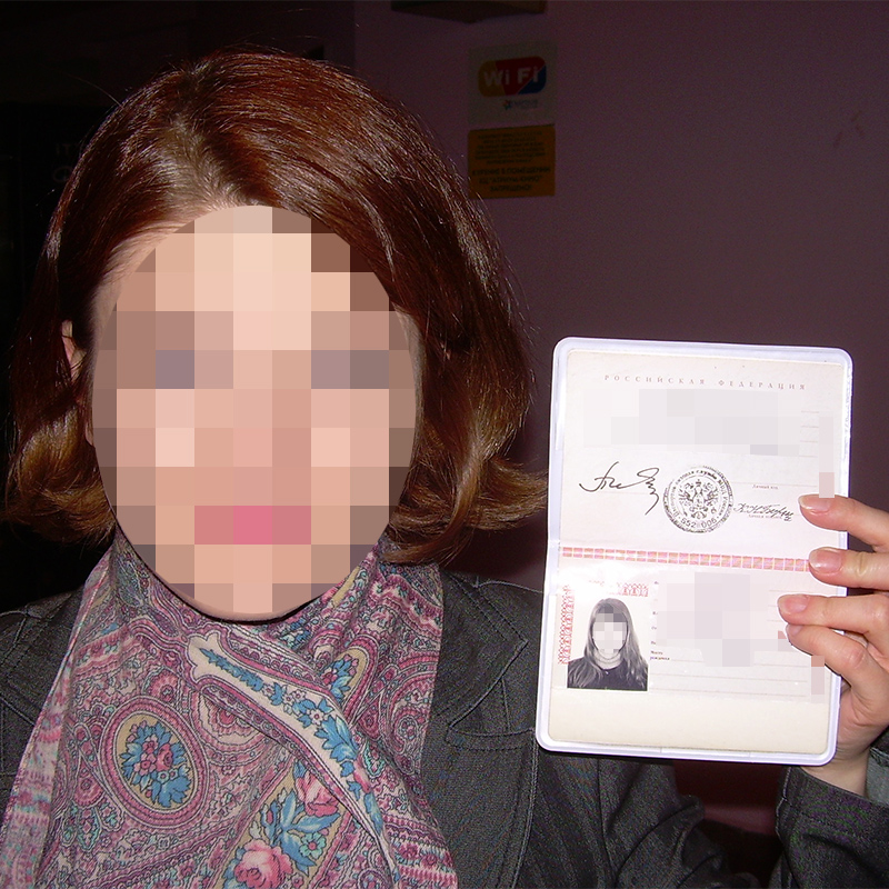 Паспорт около лица — наиболее распространенный способ верификации. Не представляю, как игрок смог бы раздобыть такое без вашего согласия