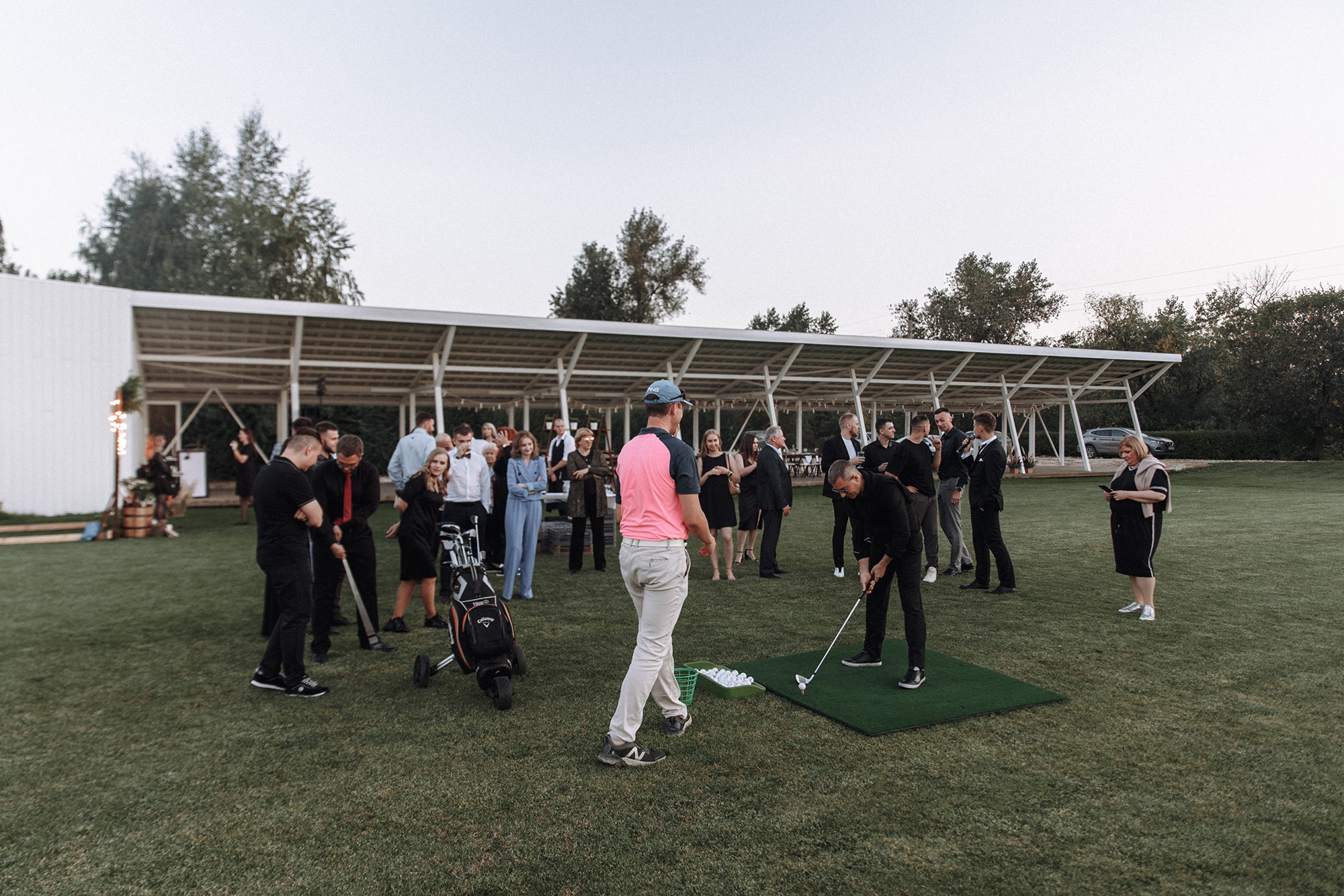 А так гости играли в гольф. Фото: Денис Игнатов