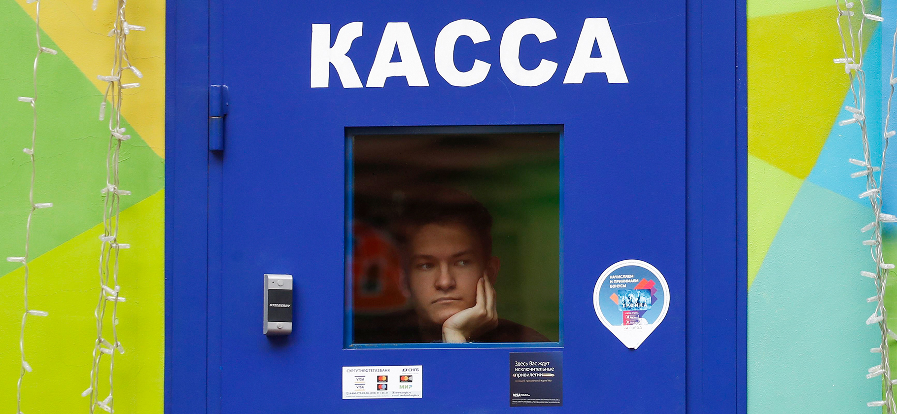 За два года в России стало на 519 тысяч меньше продавцов и кассиров