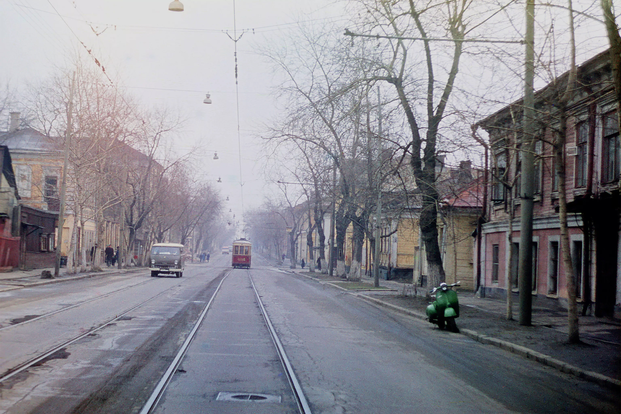 Так выглядела Марксистская улица в 1971 году, перед сносом. Она не могла выжить в заводском районе, где требовалось жилье для все новых рабочих. Фотография: Соболев Н.К.