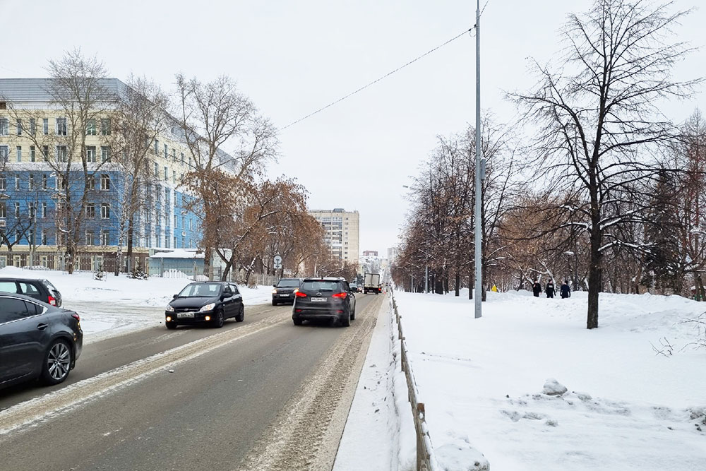 Это улица Горошникова, она идет вдоль набережной