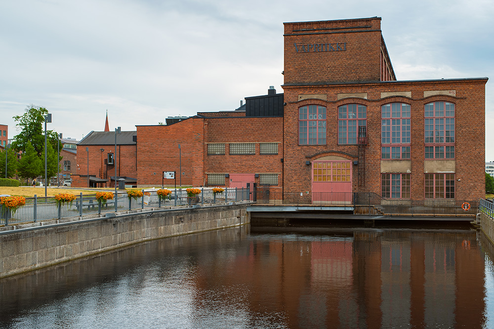 Музейный центр расположен в здании бывшего машиностроительного завода «Тампелла» на берегу реки Таммеркоски. Источник: Aimur Kytt / Shutterstock