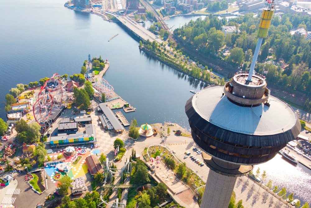 Обзорная площадка башни находится на высоте 120 метров. Источник: sarkanniemi.fi