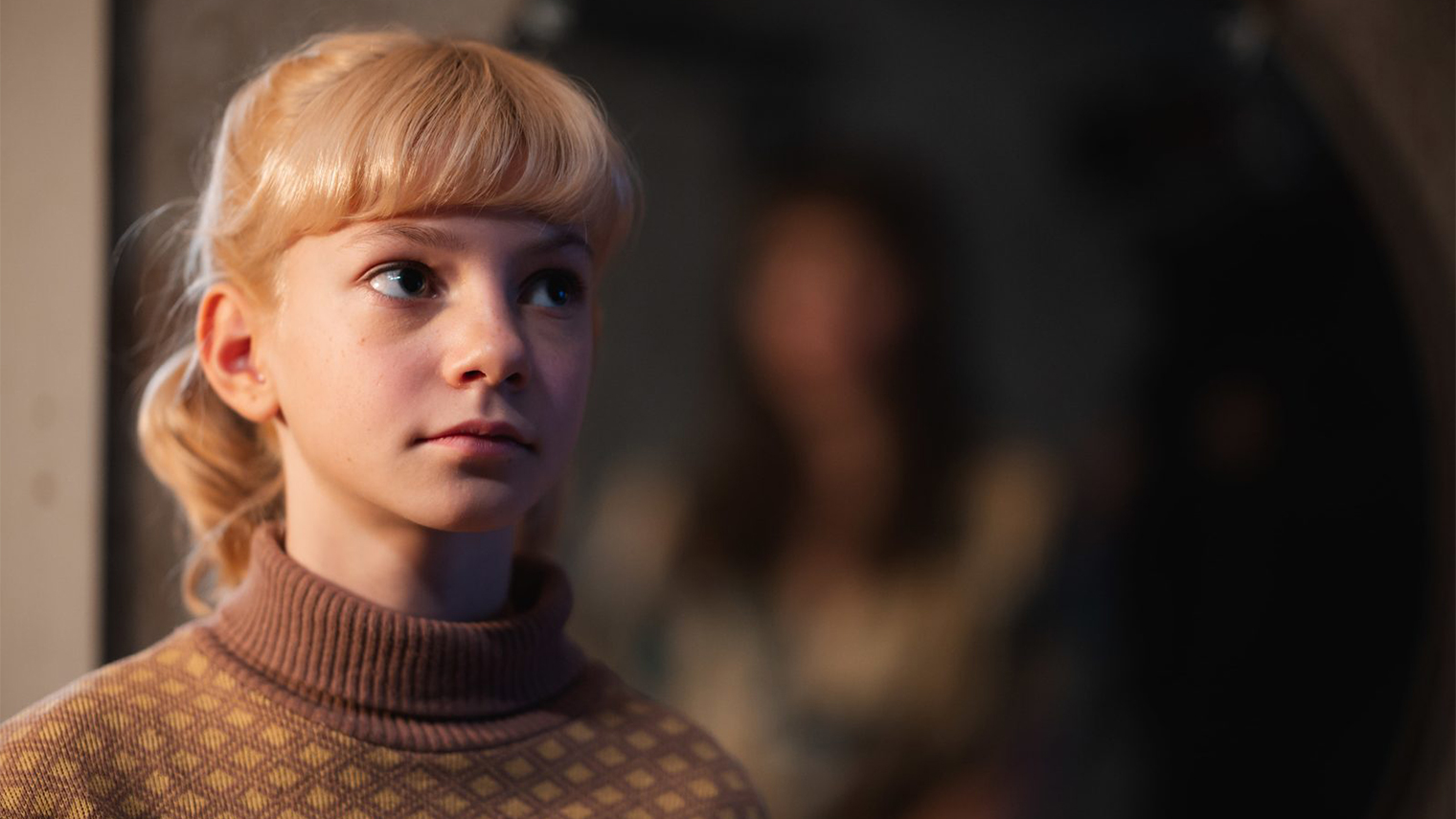 Жанну в детстве сыграла 13-летняя Александра Бабаскина. Это не первая заметная работа актрисы — в прошлом году она исполнила главную роль в детском детективе «Чижик-Пыжик возвращается»