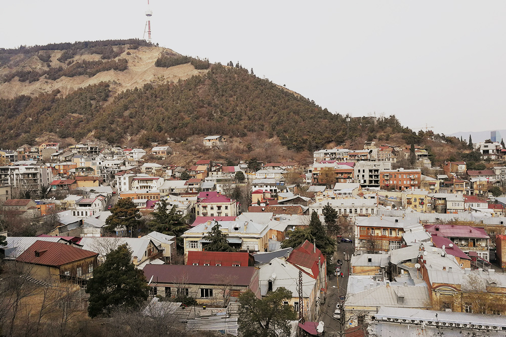 Район Сололаки и гора Мтацминда с Тбилисской телебашней
