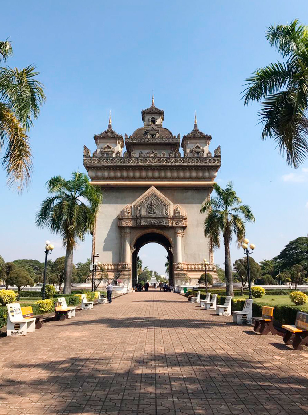 Триумфальная арка во Вьентьяне — столице Лаоса