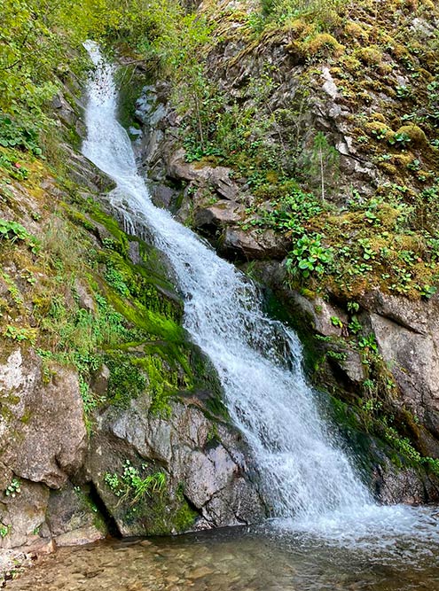 Водопад Киште очень живописный
