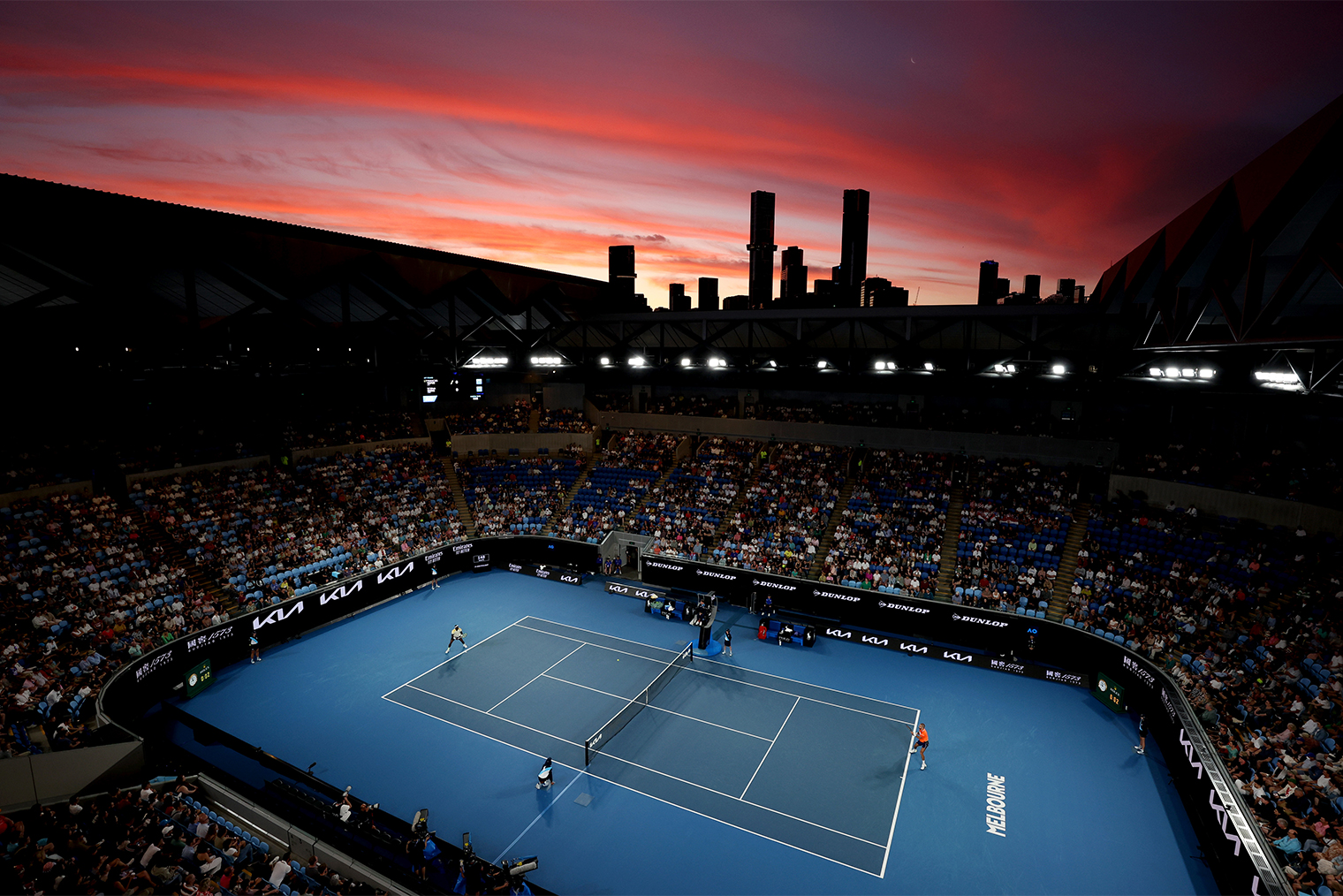 Закат на фоне Margaret Court Arena в Мельбурне. Фотография: Daniel Pockett / Getty Images