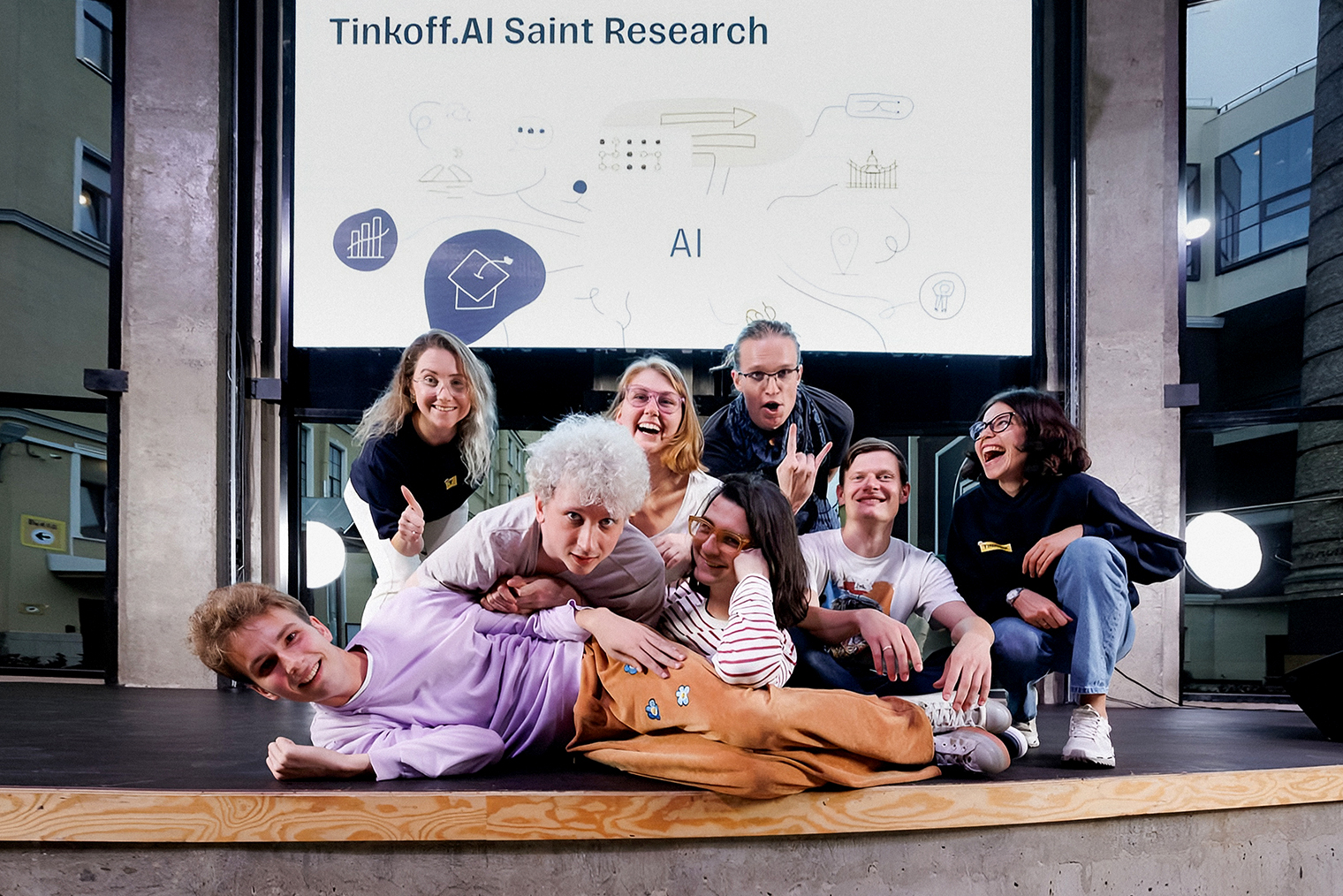 Команда Tinkoff Research на митапе Tinkoff.AI Saint Research в Санкт-Петербурге, посвященном AI⁠-⁠исследованиям в Тинькофф