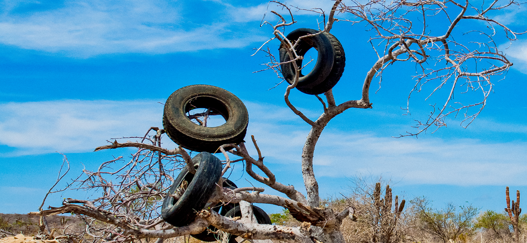 «Места на балконе не занимает»: 6 сове­тов, как хра­нить шины, чтобы они служили долго