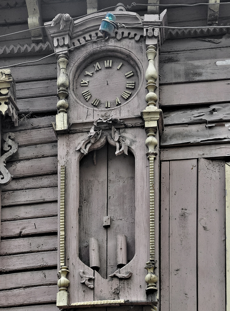 Часы на фасаде