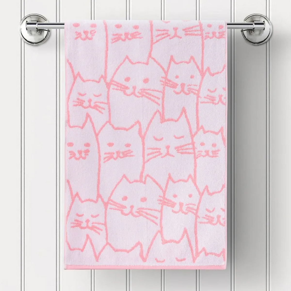 Розовое полотенце с котиками