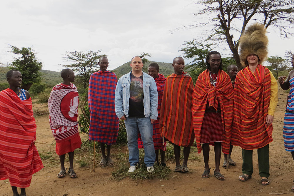 Фото из путешествия по Кении — я с ребятами из племени масаи