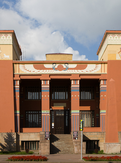 Красноярский краеведческий музей неожиданно построен в египетском стиле. Источник: Apolinaria23 / Wikimedia / (CC BY-SA 4.0)