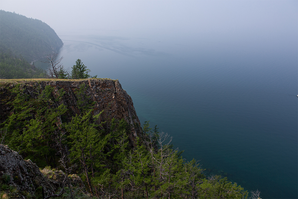 Байкал и скалы на севере острова Ольхон