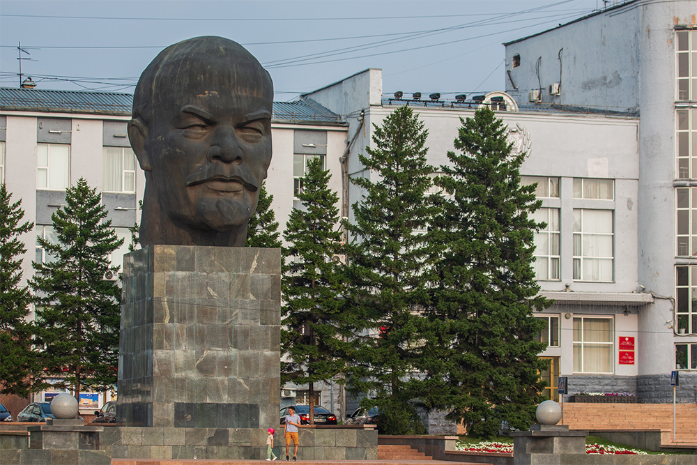 Самая большая голова Ленина в мире