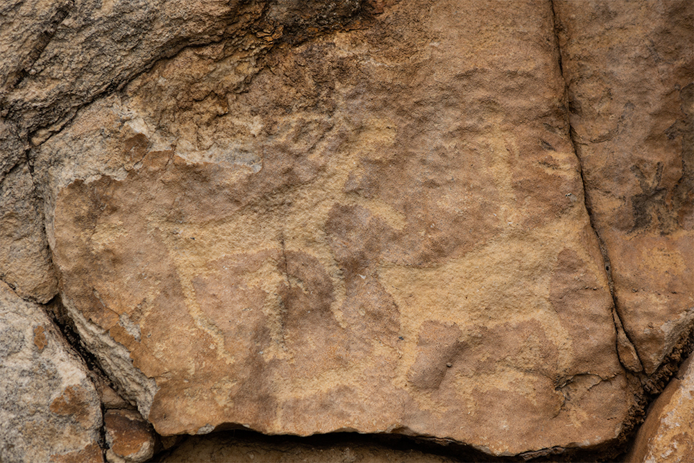 На скалах Байкала есть древние рисунки, которым 2⁠—⁠5 тысяч лет