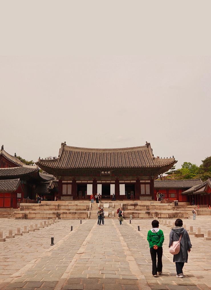 Changgyeonggung Palace — огромное место и Secret Garden находится внутри, необходимо покупать билет отдельно и обязательно подходить ко времени