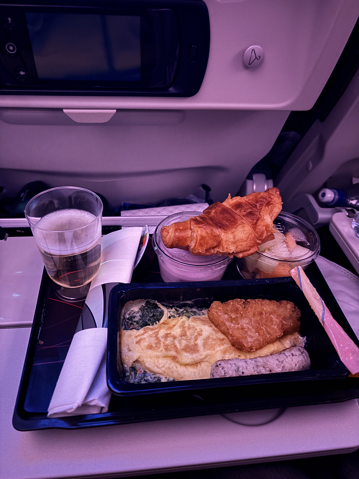 Праздничный завтрак где-то над Балканами