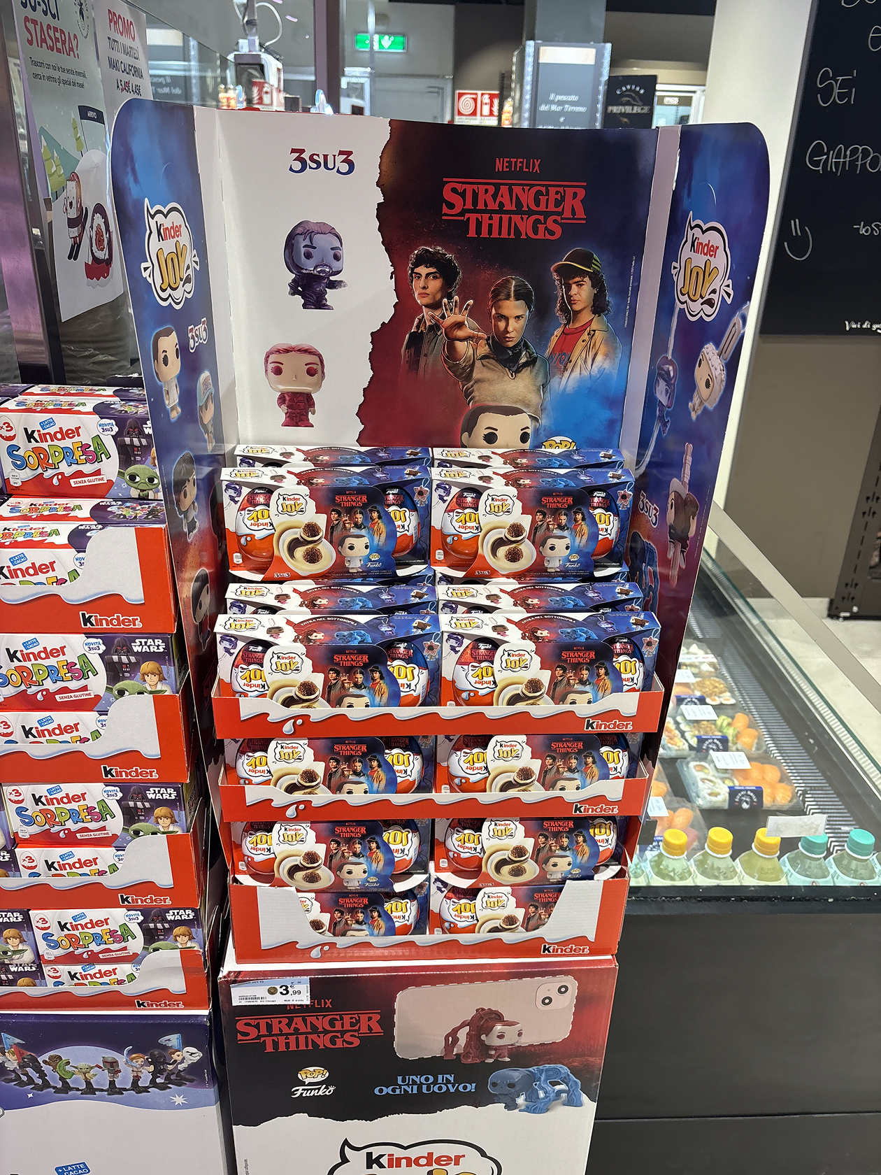 Киндеры с "ОСД" нашлись не сразу, зато сразу 3 яйца в одной упаковке