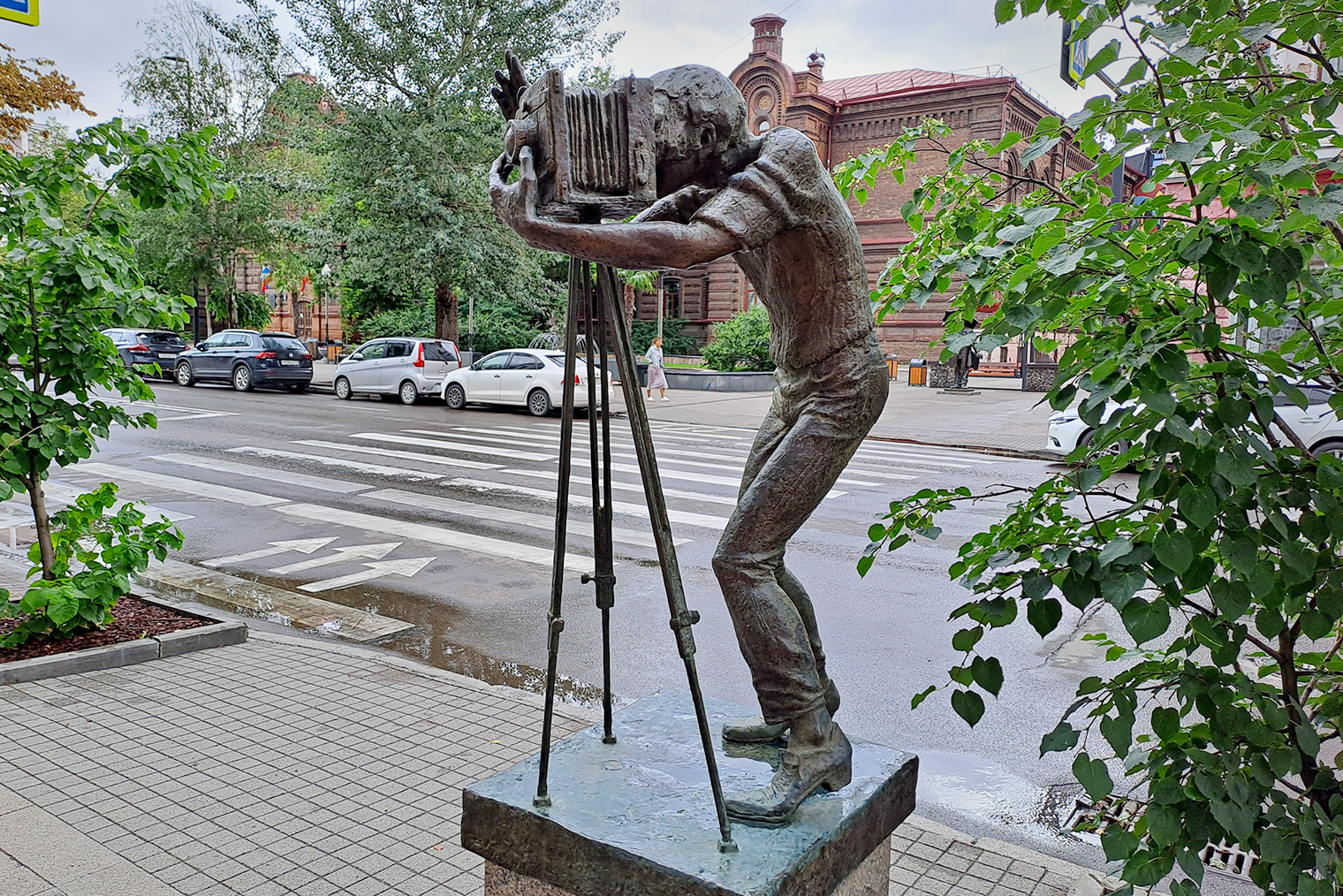 Памятник фотографу на проспекте Мира