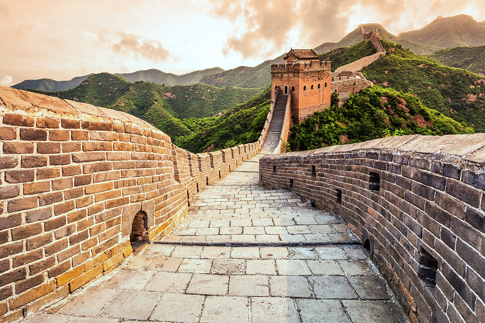 Так стену представляют туристы. Фото: zhu difeng / Shutterstock