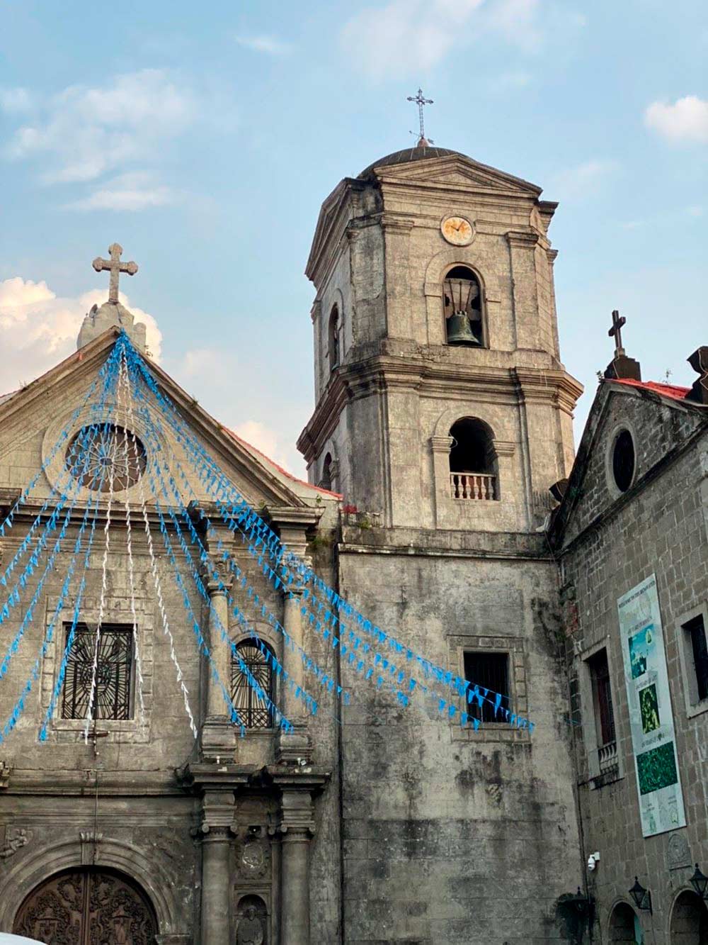 Большинство филиппинцев — католики, поэтому на островах много церквей. На фото старейшая сохранившаяся церковь Святого Августина