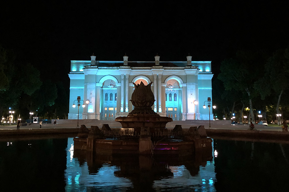 В центре мы видели исторический музей, но гуляли там по вечерам, когда он был уже закрыт, а фонтан отключен