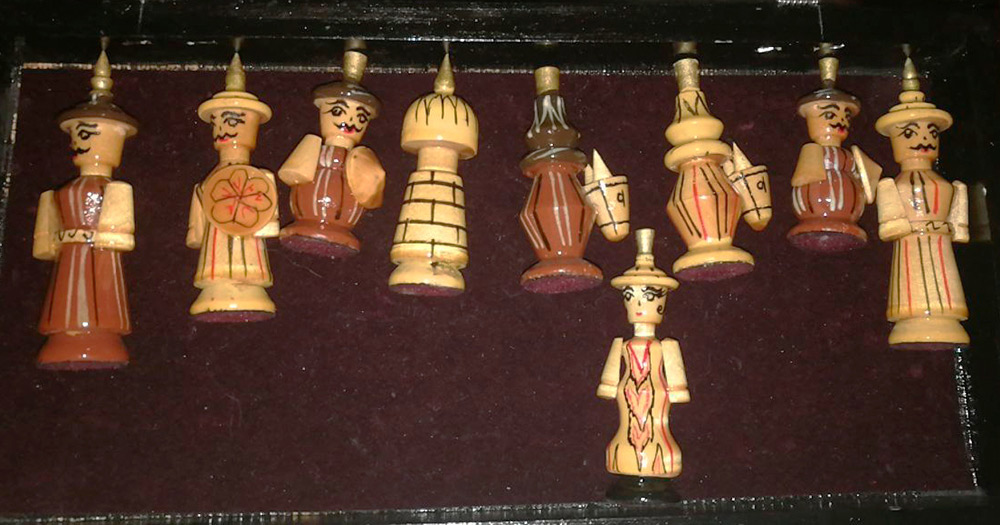 А это сами шахматные фигуры в виде узбекских воинов