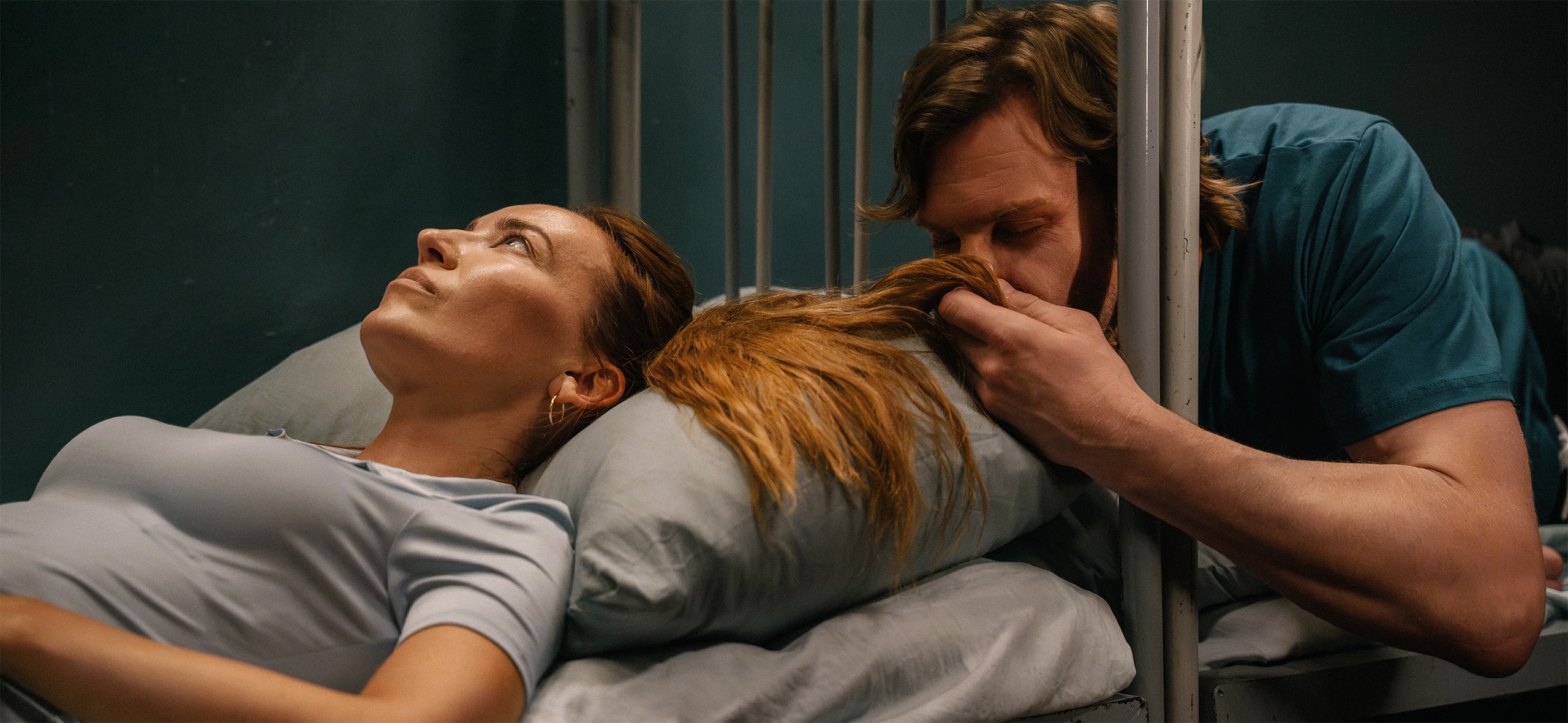 «Трешка»: стоит ли ​смотреть ностальги­ческий ситком о жизни многодет­ной семьи в 2000⁠-⁠х