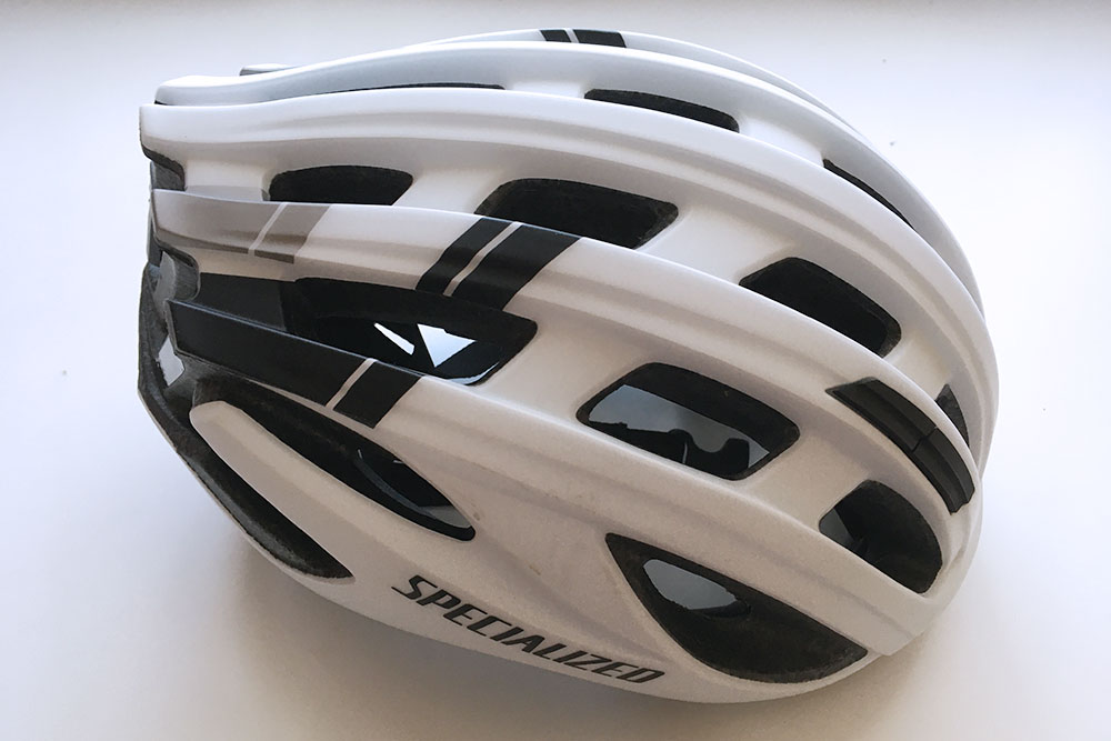 Муж выбрал шлем Specialized Propero 3 2018 за оптимальное соотношение цены и качества. Он обошелся нам в 7290 ₽
