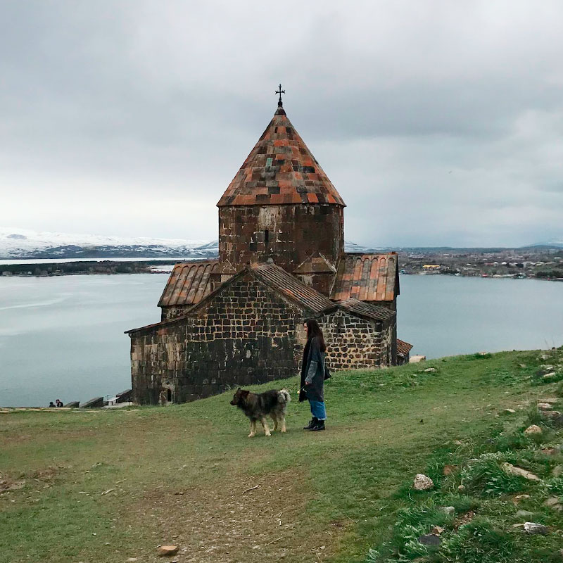 Монастырь Севанаванк и потрясающий вид на озеро Севан