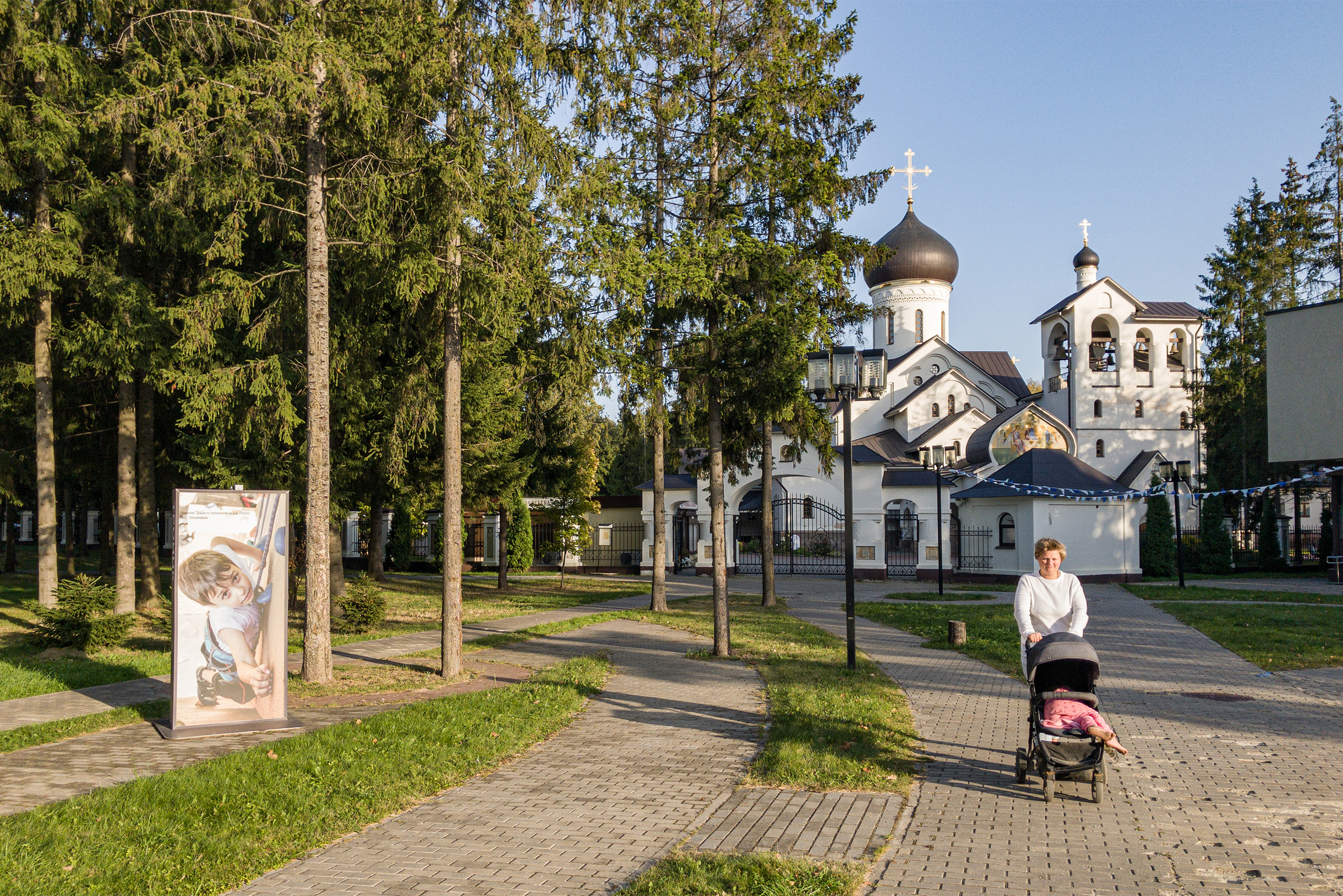 Церковь Живоначальной Троицы в Троицке рядом с ЖК «Солнечный» — приятное место для прогулок с детьми