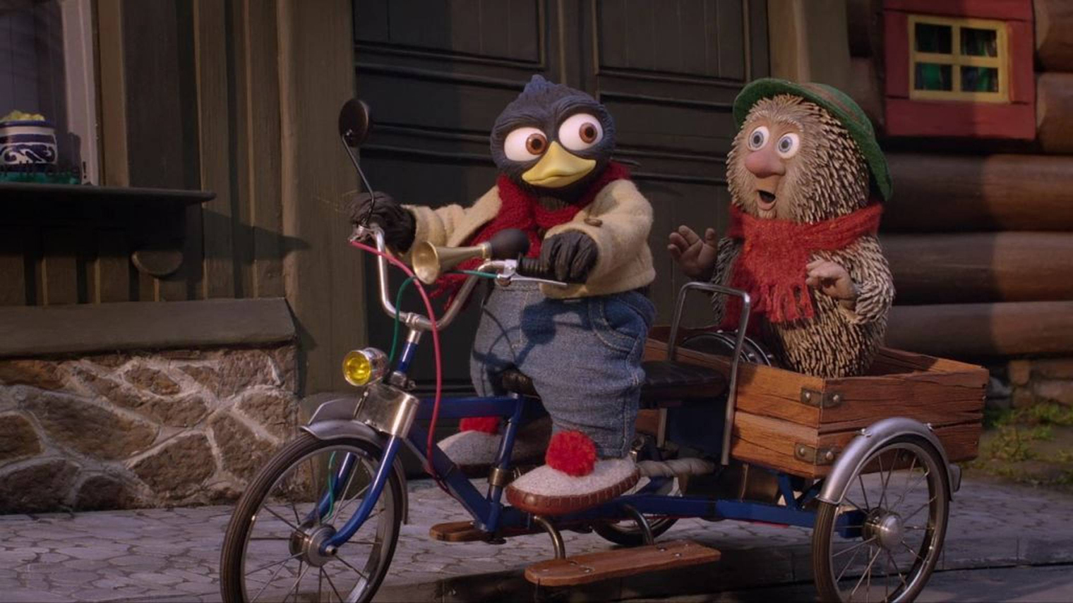 Солан — гордая птица за рулем, а Людвиг — то ли ежик, то ли медвежонок. Кадр: «Кинография»