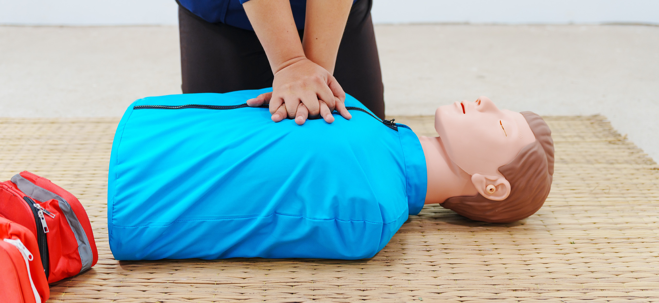 Стать спасателем и научиться перезапускать сердце: курсы первой помощи по всей России