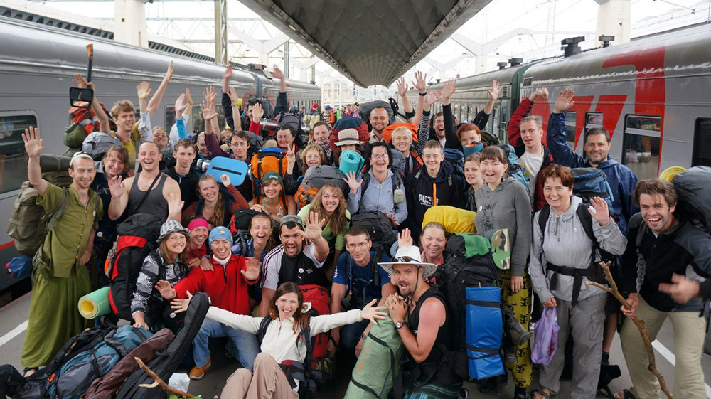 Коллективная фотография перед поездкой в Крым в 2013 году, половина людей — студенты СПбГТУ, а вторая половина пришла по рекомендациям от прошлых участников походов