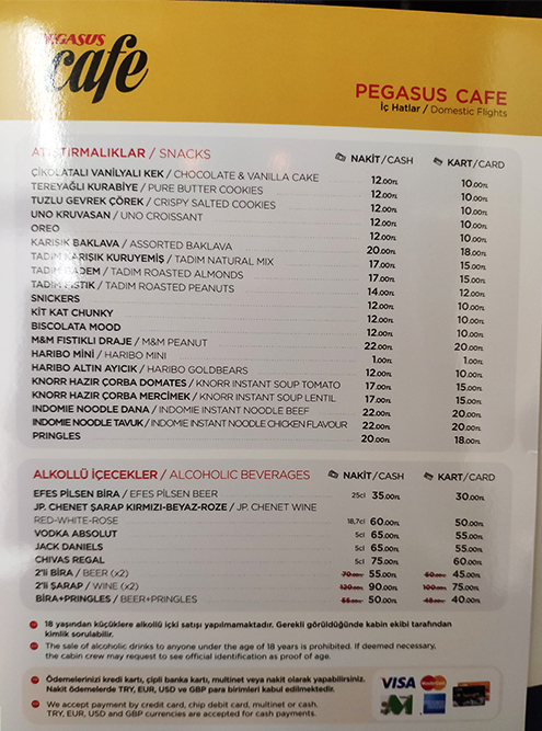 А это меню на рейсе из Стамбула в Анталью. Цены уже в турецких лирах. Я пришла к выводу, что экономить на еде на внутренних рейсах Pegasus Airlines нет смысла: все довольно дешево