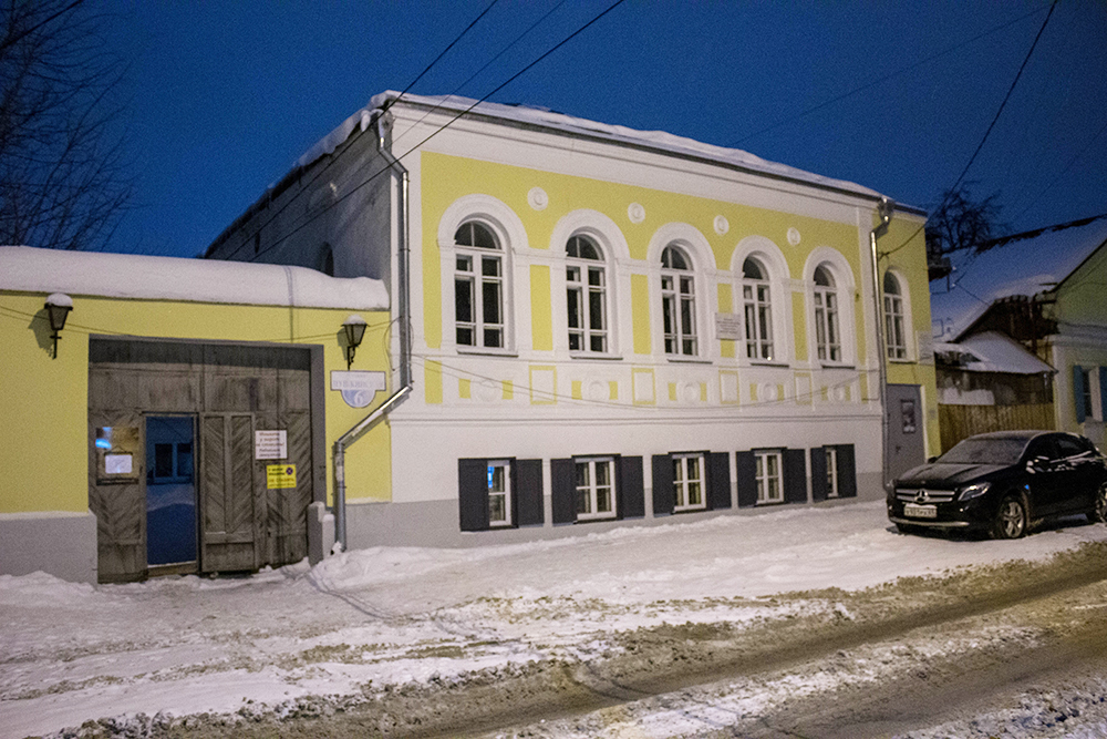 Музей Плюшкина работает ежедневно с 12:00 до 18:00