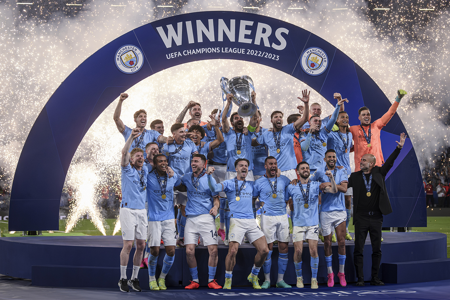 «Манчестер Сити» с первым в своей истории трофеем Лиги чемпионов. Фотография: Nicolò Campo / Getty Images